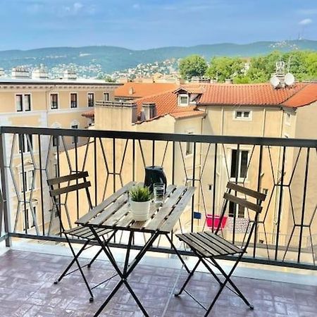 Leia Home W/Private Parking In Old Town Trieste Exterior foto