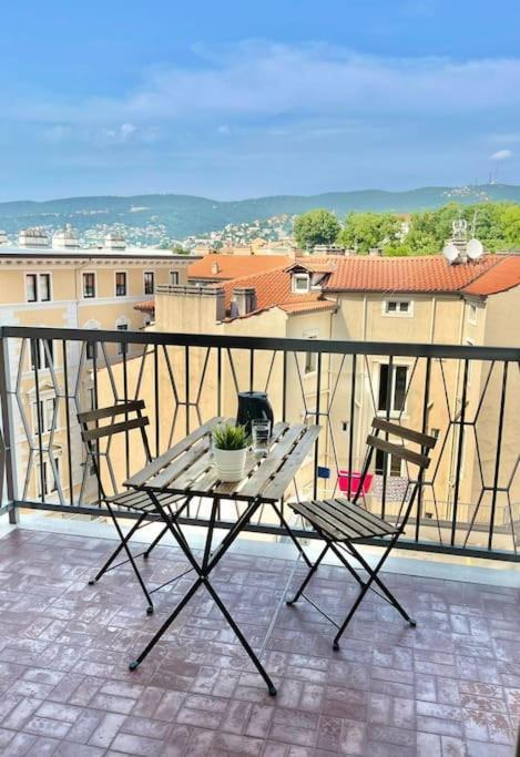 Leia Home W/Private Parking In Old Town Trieste Exterior foto